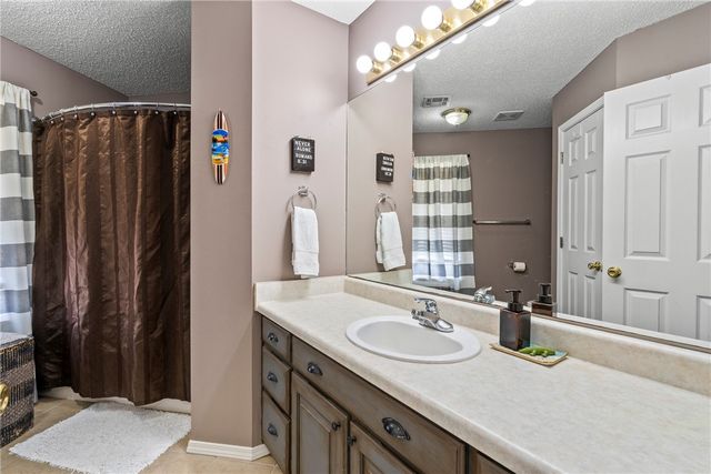 210 Perry Circle, Gravette, AR 72736