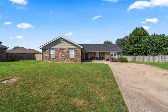 210 Perry Circle, Gravette, AR 72736