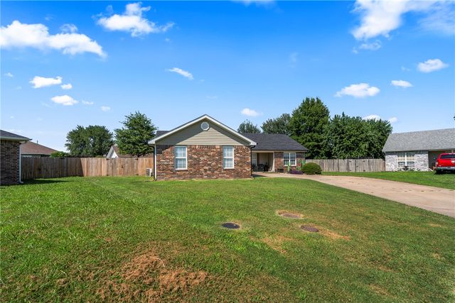 210 Perry Circle, Gravette, AR 72736