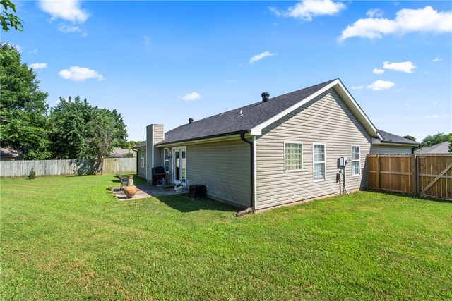 210 Perry Circle, Gravette, AR 72736