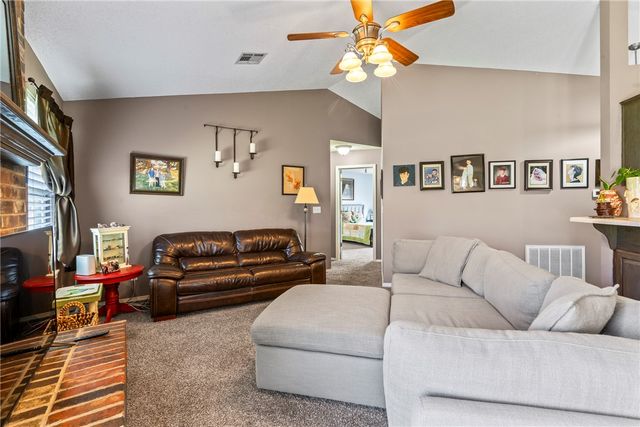 210 Perry Circle, Gravette, AR 72736