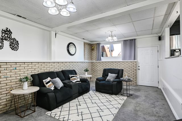 7702 W 66th Street, Bedford Park, IL 60501