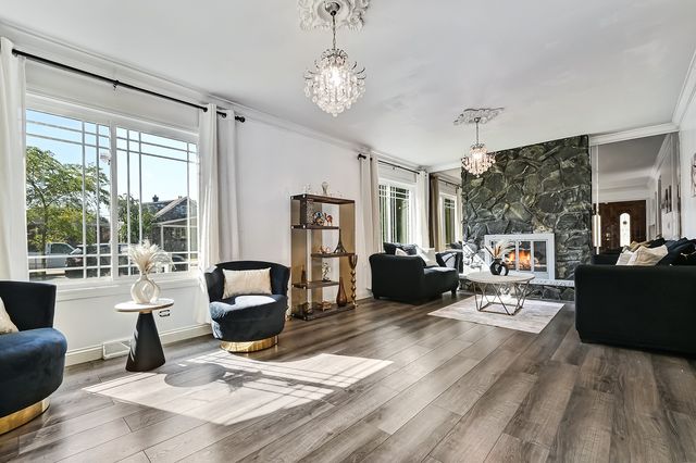 7702 W 66th Street, Bedford Park, IL 60501