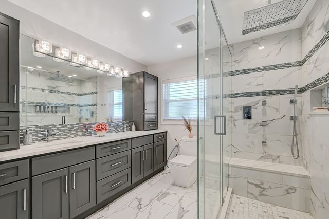 7702 W 66th Street, Bedford Park, IL 60501