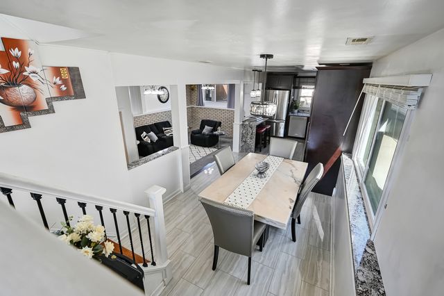 7702 W 66th Street, Bedford Park, IL 60501