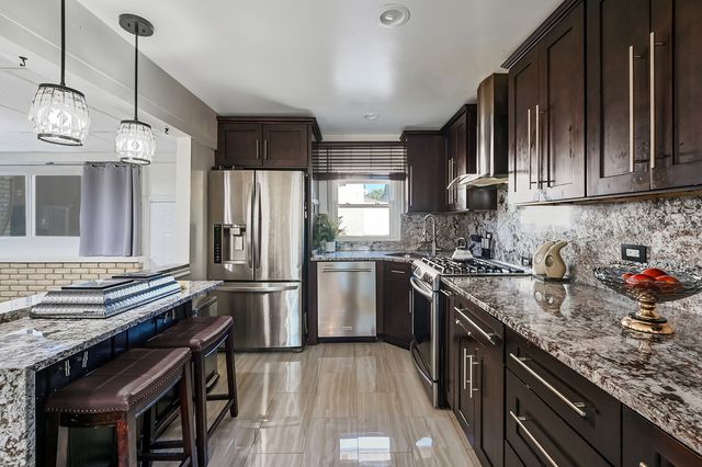 7702 W 66th Street, Bedford Park, IL 60501