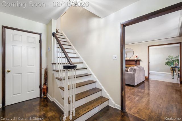 37480 Rhonswood Drive, Farmington Hills, MI 48167