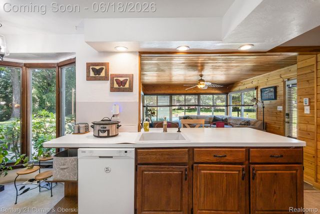 37480 Rhonswood Drive, Farmington Hills, MI 48167