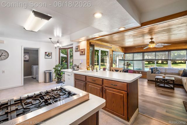 37480 Rhonswood Drive, Farmington Hills, MI 48167