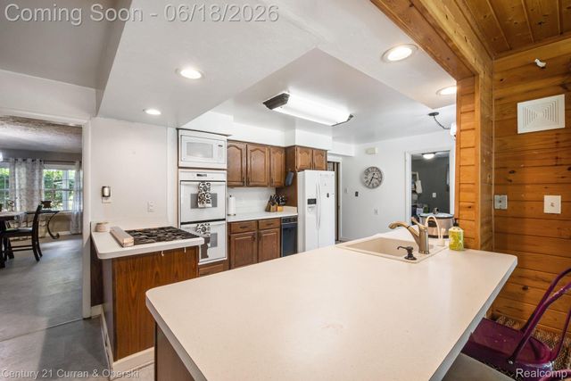 37480 Rhonswood Drive, Farmington Hills, MI 48167