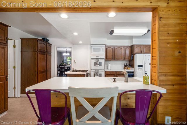 37480 Rhonswood Drive, Farmington Hills, MI 48167