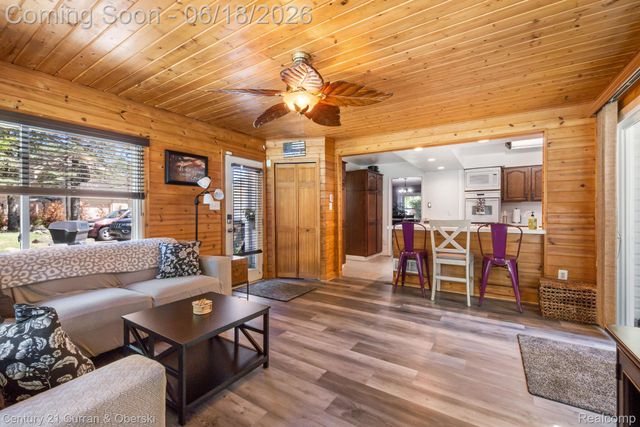 37480 Rhonswood Drive, Farmington Hills, MI 48167