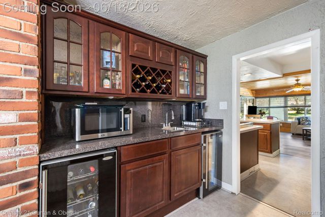 37480 Rhonswood Drive, Farmington Hills, MI 48167