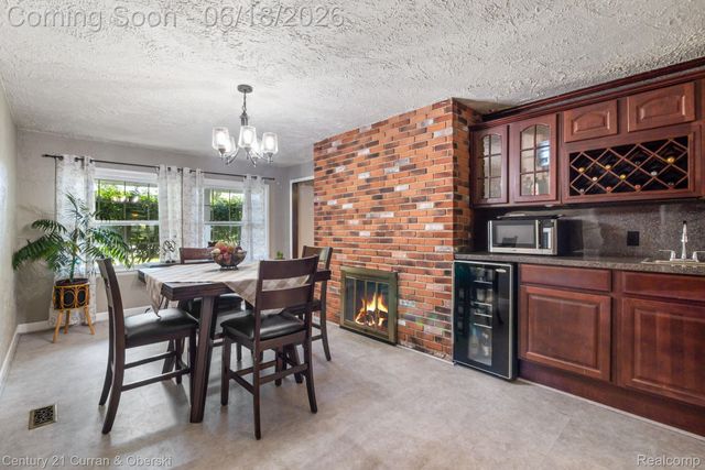 37480 Rhonswood Drive, Farmington Hills, MI 48167