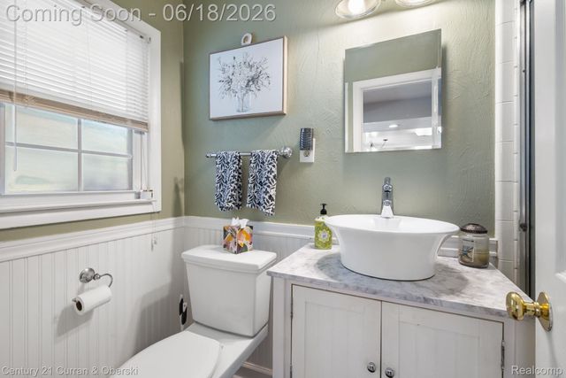 37480 Rhonswood Drive, Farmington Hills, MI 48167