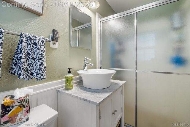 37480 Rhonswood Drive, Farmington Hills, MI 48167