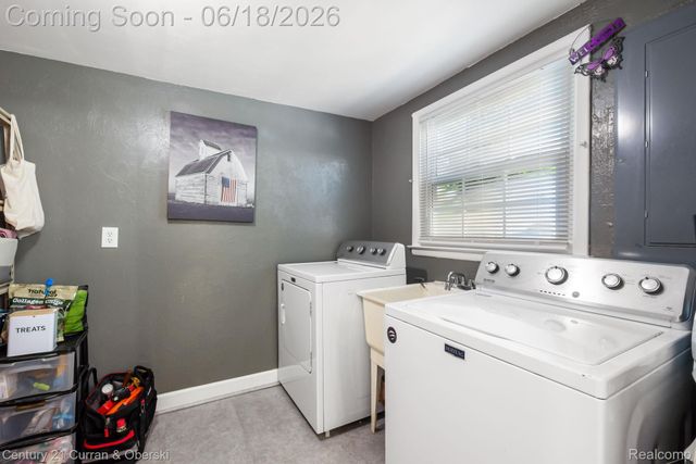 37480 Rhonswood Drive, Farmington Hills, MI 48167