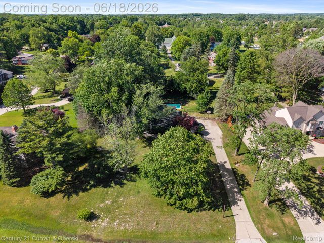 37480 Rhonswood Drive, Farmington Hills, MI 48167