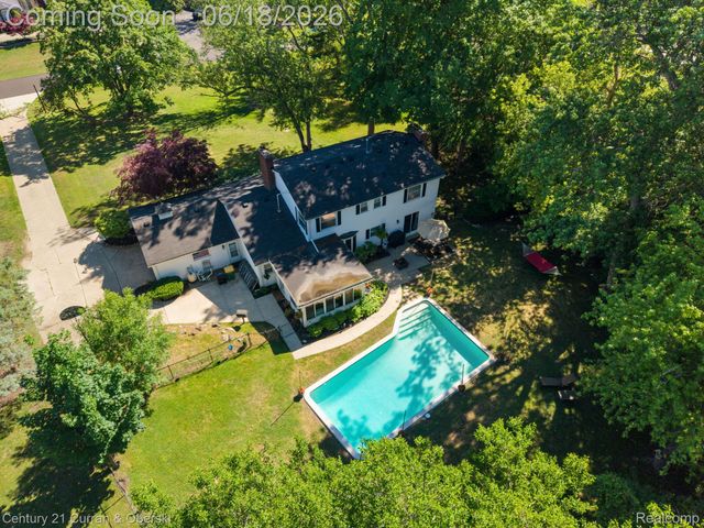 37480 Rhonswood Drive, Farmington Hills, MI 48167