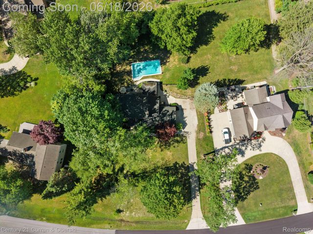 37480 Rhonswood Drive, Farmington Hills, MI 48167