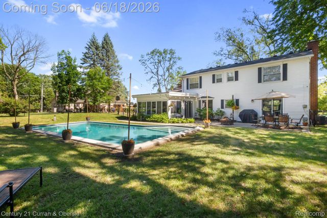 37480 Rhonswood Drive, Farmington Hills, MI 48167
