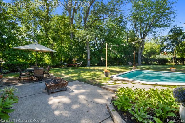 37480 Rhonswood Drive, Farmington Hills, MI 48167