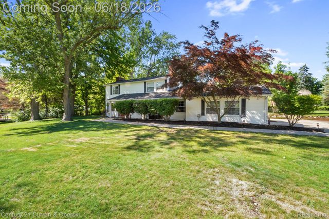 37480 Rhonswood Drive, Farmington Hills, MI 48167