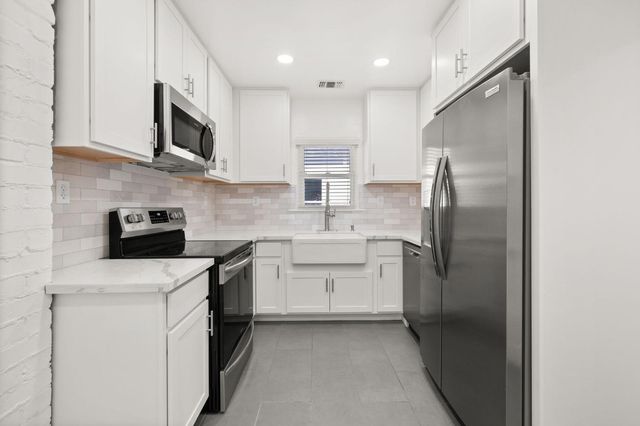 2705 Harkness St, Sacramento, CA 95818