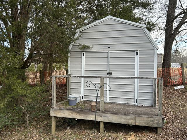 1026 Tom White Rd, Big Sandy, TN 38221