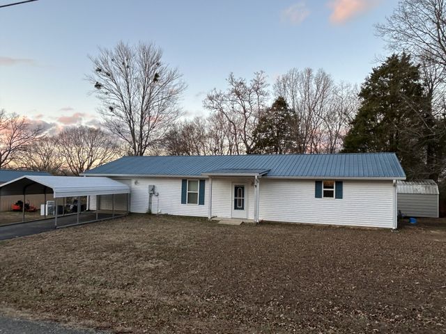 1026 Tom White Rd, Big Sandy, TN 38221