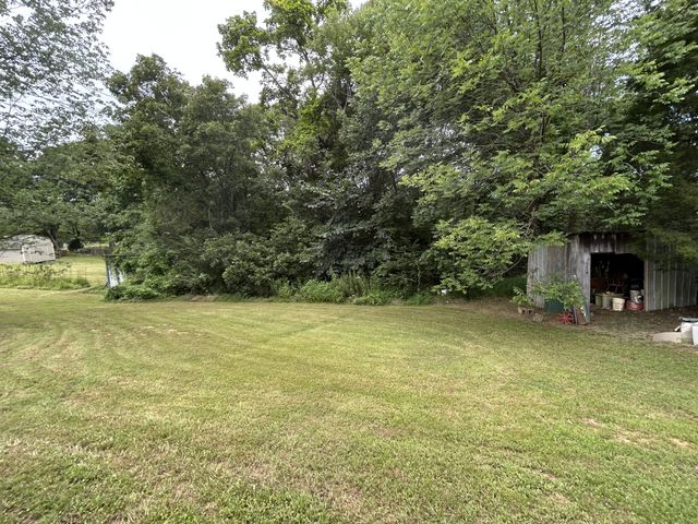 1026 Tom White Rd, Big Sandy, TN 38221