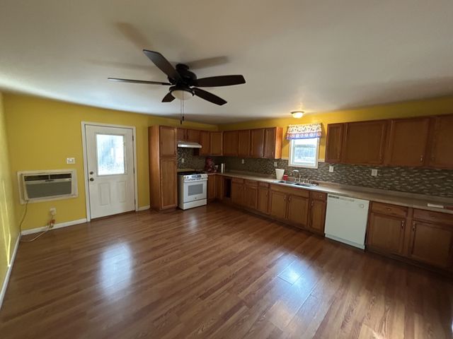 1026 Tom White Rd, Big Sandy, TN 38221