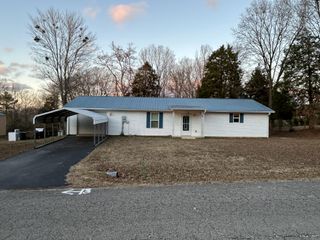 1026 Tom White Rd, Big Sandy, TN 38221