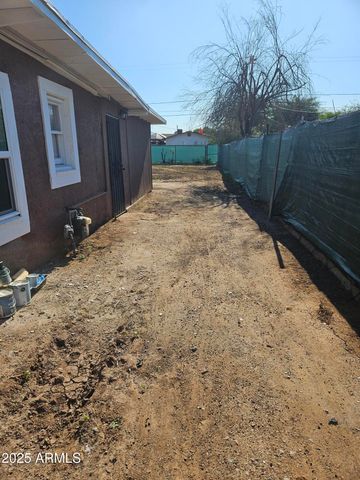 725 W SOUTHGATE Avenue, Phoenix, AZ 85041