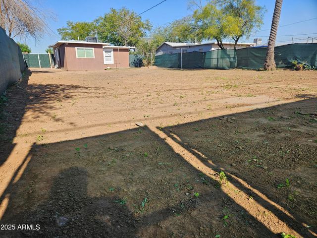 725 W SOUTHGATE Avenue, Phoenix, AZ 85041