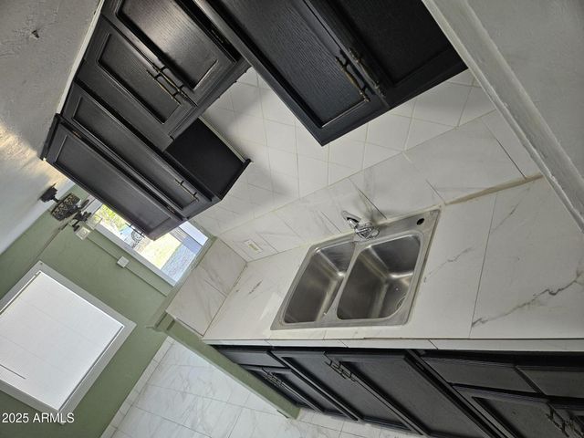 725 W SOUTHGATE Avenue, Phoenix, AZ 85041