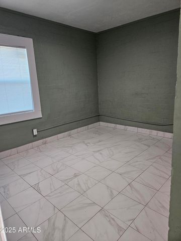 725 W SOUTHGATE Avenue, Phoenix, AZ 85041