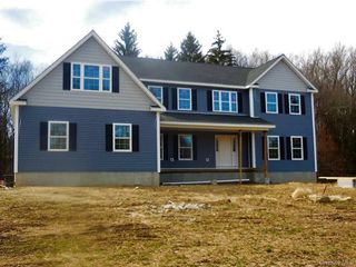 8 Jefferson Avenue, New Windsor, NY 12553