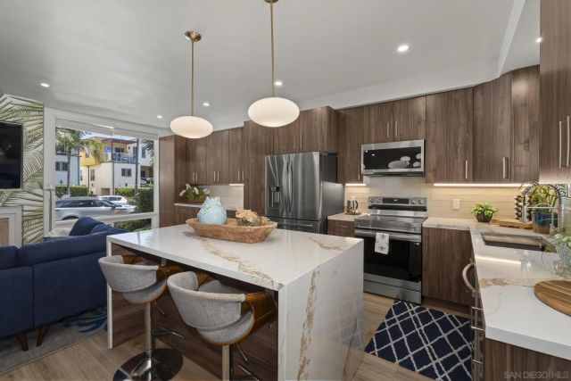 404 Bonair St, La Jolla, CA 92037