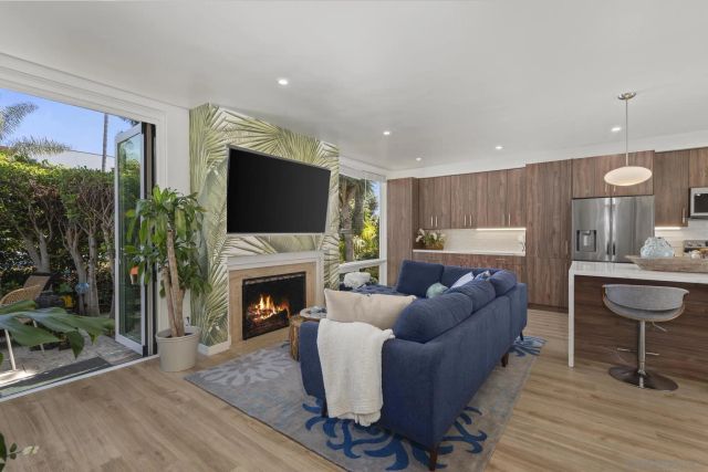 404 Bonair St, La Jolla, CA 92037