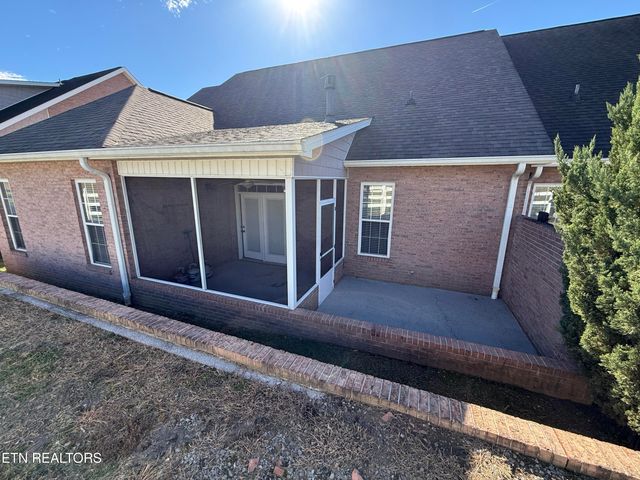 1124 Creekside Village Way, Seymour, TN 37865