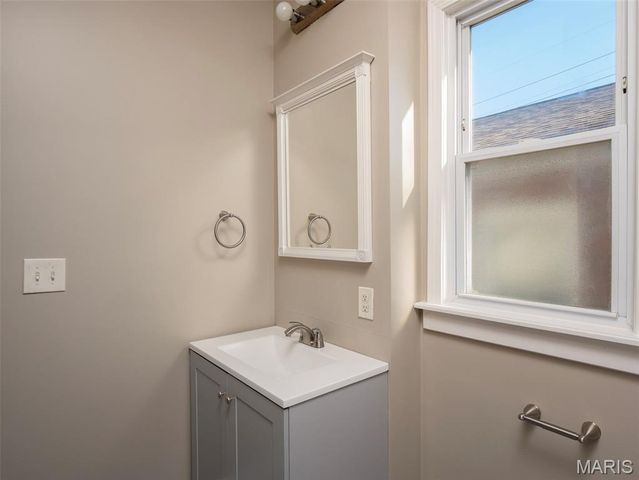 6806 Corbitt Avenue, University City, MO 63130