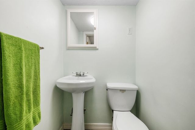 63 Cedarhill Rd, Holbrook, MA 02343