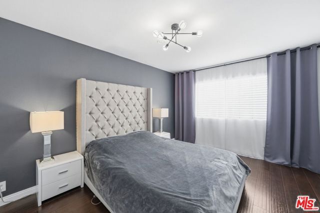 15946 Vanowen Street 209, Van Nuys (los Angeles), CA 91406