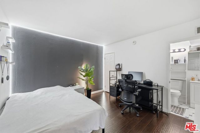 15946 Vanowen Street 209, Van Nuys (los Angeles), CA 91406