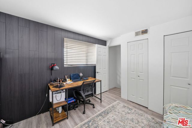 15946 Vanowen Street 209, Van Nuys (los Angeles), CA 91406
