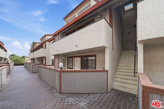 15946 Vanowen Street 209, Van Nuys (los Angeles), CA 91406