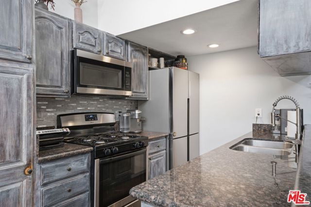 15946 Vanowen Street 209, Van Nuys (los Angeles), CA 91406
