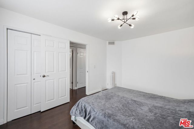 15946 Vanowen Street 209, Van Nuys (los Angeles), CA 91406