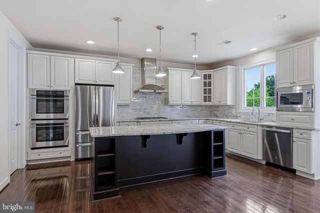 1751 TYSONS CREST LN, Vienna, VA 22182
